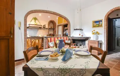 Area soggiorno di 1 Bedroom Gorgeous Home In Mascalucia