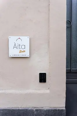Certificato, attestato, insegna o altro documento esposto da Áita Suite
