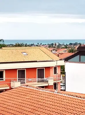 Vista generica sul mare o vista sul mare dall'interno dell'appartamento