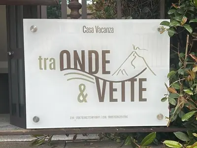 Certificato, attestato, insegna o altro documento esposto da Tra Onde e Vette