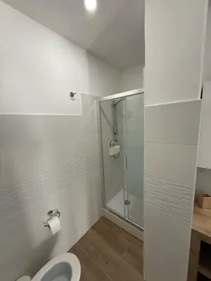 Bagno di Heroes Apartments