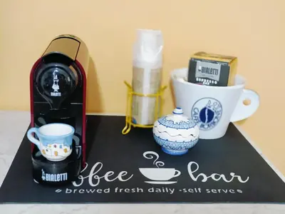 Set per la preparazione di tè e caffè presso La casa di Elena a San Gregorio di Catania