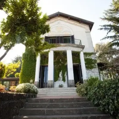 VILLA VISCALORI A garden with pool and see view near Etna