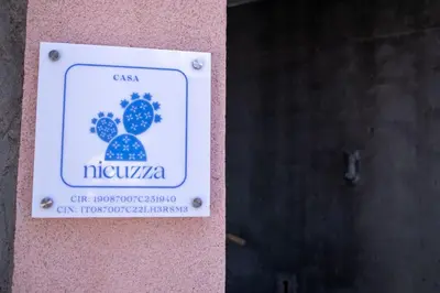 Certificato, attestato, insegna o altro documento esposto da Casa Nicuzza