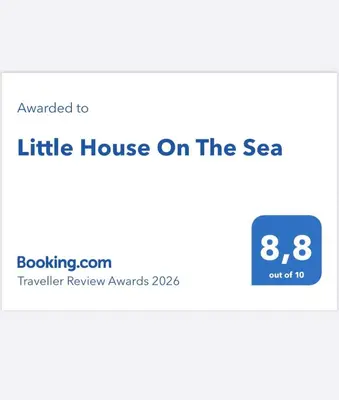 Certificato, attestato, insegna o altro documento esposto da Little House On The Sea