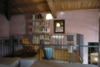 Biblioteca nella casa vacanze