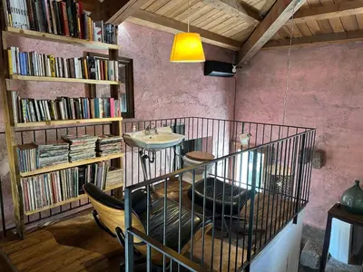Biblioteca nella casa vacanze