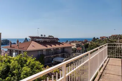 Vista generica sul mare o vista sul mare dall'interno dell'appartamento