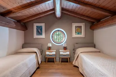 Letto o letti in una camera di Tenuta Rocca del Corvo - Luxe villa
