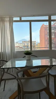 Vista generica sulle montagne o vista sulle montagne dall'interno dell'appartamento