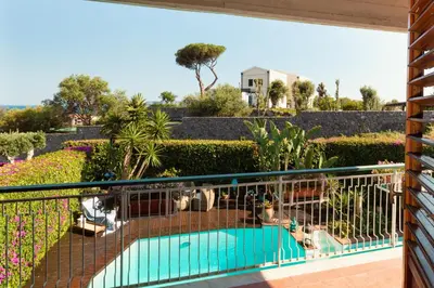 Piscina di Villa Cannizzaro o nelle vicinanze