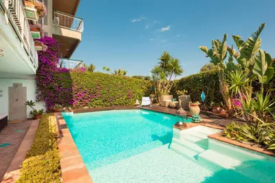 Piscina di Villa Cannizzaro o nelle vicinanze