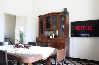 TV o dispositivi per l'intrattenimento presso 'ETNA HOME' 400mt SEA - Airport - Taormina & Netflix
