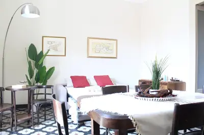 Area soggiorno di 'ETNA HOME' 400mt SEA - Airport - Taormina & Netflix