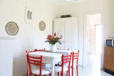 Cucina o angolo cottura di 'ETNA HOME' 400mt SEA - Airport - Taormina & Netflix