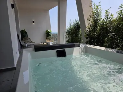 Piscina di Skyline Boutique Apartment 48 o nelle vicinanze