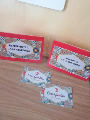 Certificato, attestato, insegna o altro documento esposto da Casa Giardina