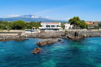 Paesaggio naturale nelle vicinanze della villa