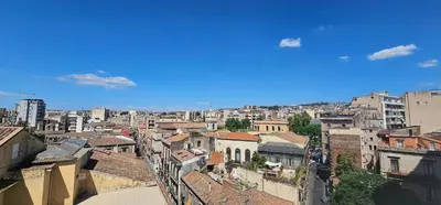 Vista generica su Catania o vista sulla città dall'interno dell'appartamento