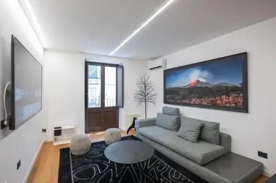 TV o dispositivi per l'intrattenimento presso [Caronda House Design] Free parking + Terrazzo