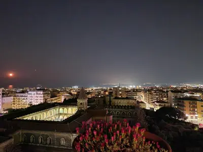Vista generica su Catania o vista sulla città dall'interno dell'appartamento