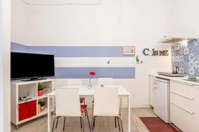 Cucina o angolo cottura di GuestHost - Central apartment Caronda street