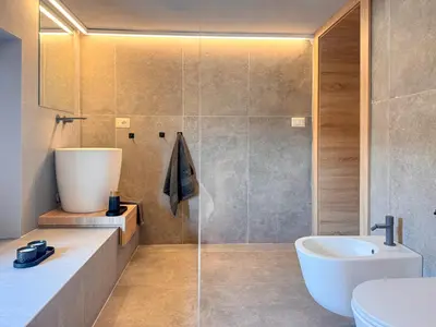 Bagno di Juliet Suites II