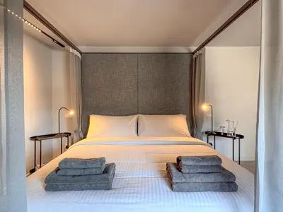 Letto o letti in una camera di Juliet Suites II