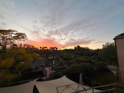 Alba o tramonto visti dall'interno dell'agriturismo o dai dintorni