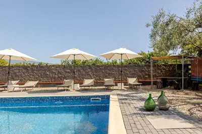 Piscina di Appartamento Le Palme Tra Taormina e Catania o nelle vicinanze