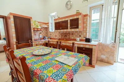 Cucina o angolo cottura di Monserrato House