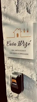 Certificato, attestato, insegna o altro documento esposto da Casa Wrzì