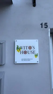 Certificato, attestato, insegna o altro documento esposto da Vito's House