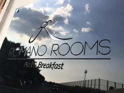 Certificato, attestato, insegna o altro documento esposto da Romano Rooms