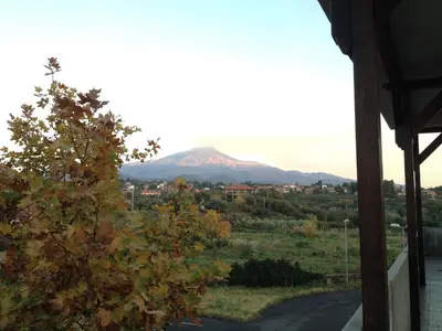Vista generica sulle montagne o vista sulle montagne dall'interno del bed & breakfast