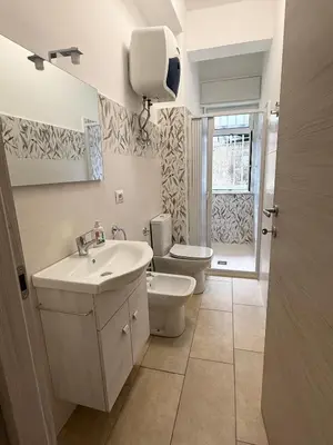Bagno di De La Salle Apartment