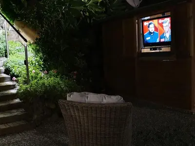 Giardino di Holiday Home Zyklopenhaus- Erstaunliche Aussicht und privates Mini-Spa by Interhome