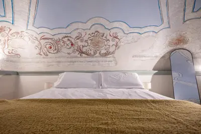 Letto o letti in una camera di Des Bains Chambre & Suite