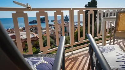 Vista generica sul mare o vista sul mare dall'interno dell'appartamento