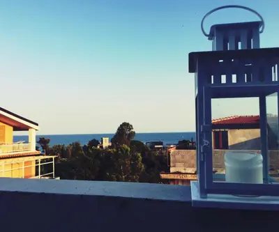 Vista generica sul mare o vista sul mare dall'interno dell'appartamento