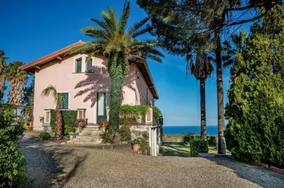 Paesaggio naturale nelle vicinanze of country house