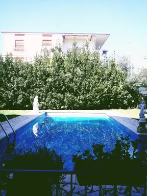 Piscina di Villa Rosyiano o nelle vicinanze