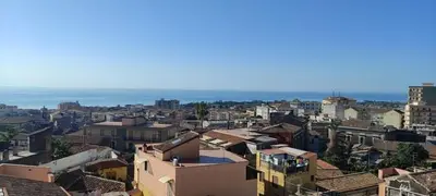 Vista generica sul mare o vista sul mare dall'interno dell'appartamento