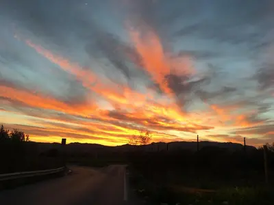 Alba o tramonto visti dall'interno dell'agriturismo o dai dintorni