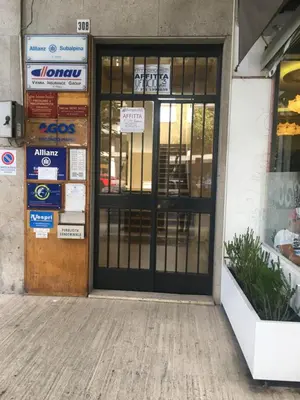 Certificato, attestato, insegna o altro documento esposto da Luxurious Street Apartments