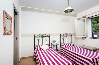 Letto o letti in una camera di Montefiore