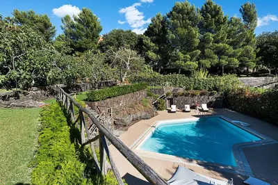Piscina di Montefiore o nelle vicinanze