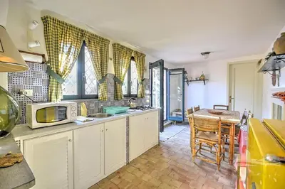 Planimetria di House with garden near the sea