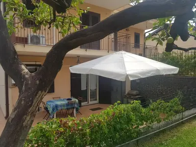 Giardino di Villa Muse Holiday oasi sul mare di CapoMulini, Acireale - Sicilia, Italy Locazione Turistica