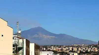 Vista generica sulle montagne o vista sulle montagne dall'interno dell'appartamento
